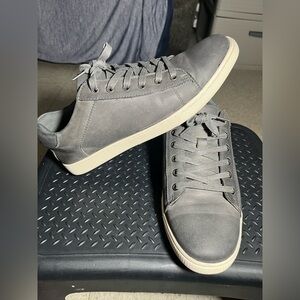 Stylish Men's Gray Sneakers